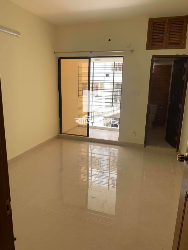 Flat rent in Dhaka বসুন্ধরা আবাসিক এলাকা, block A, road1 house 73. It is 5 min walking distance from Evercare hospital (Apollo) 