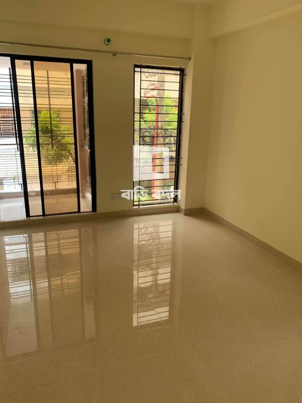 Flat rent in Dhaka বসুন্ধরা আবাসিক এলাকা, block A, road1 house 73. It is 5 min walking distance from Evercare hospital (Apollo)