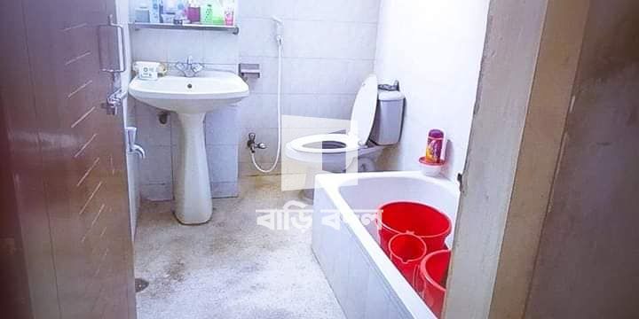 Seat rent in Dhaka মালিবাগ, মৌচাক/ফরচুন শপিংমল এর বিপরীত পাশে, কোন গলিতে যেতে হয় না মেইন রাস্তায়।