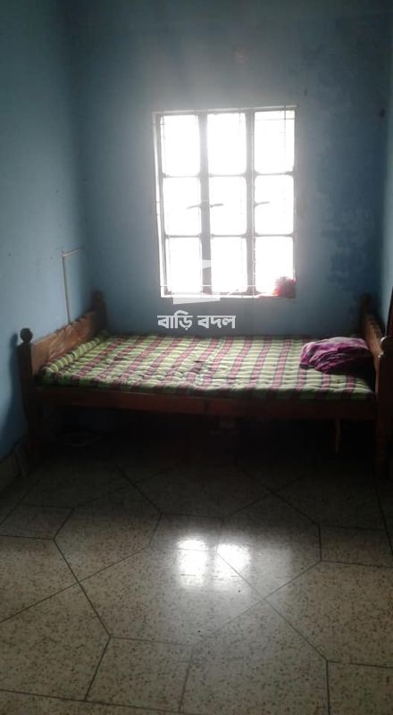 Seat rent in Dhaka বাড্ডা, বাজার রোড মধ্যবাড্ডা (মেইনরোড থেকে ২ মিনিটের দূরত্ব শুধু)