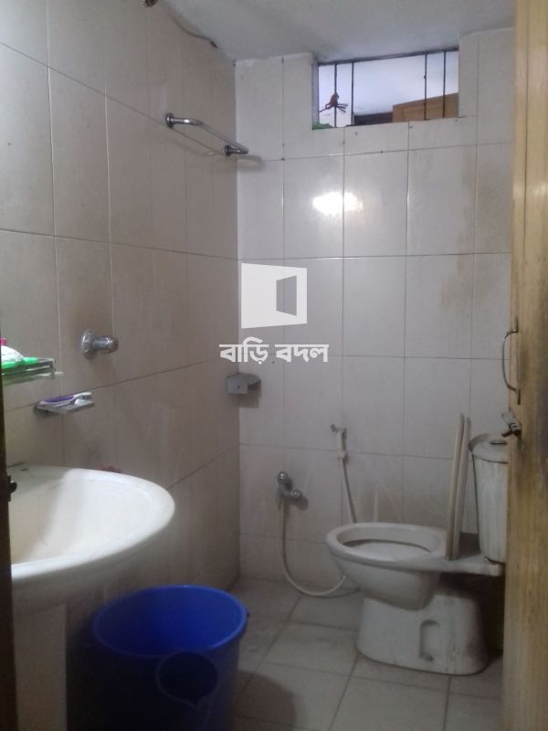 Flat rent in Dhaka কলাবাগান, লেক সার্কাস গার্লস স্কুল রোড, কলাবাগান। স্কয়ার হসপিটাল এর অপোজিটে কনকর্ড টাওয়ারের নিচের গলি।