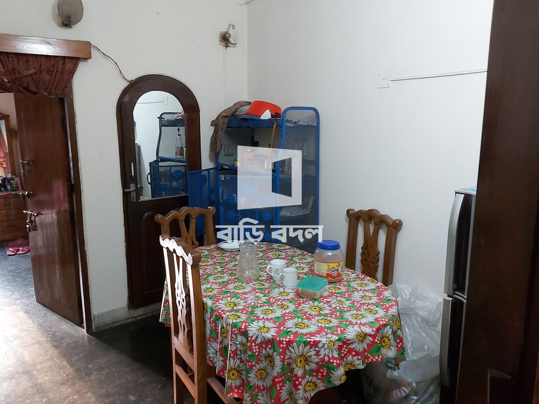 ফ্লাট ভাড়া: Housebuilding er পাশে জয়নাল মার্কেট সংলগ্ন খানপারায় | ২ টি বেড রুম | উত্তরা | Baribodol.com