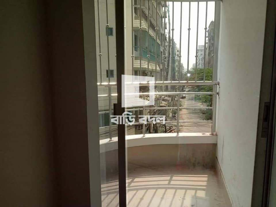 Seat rent in Dhaka বসুন্ধরা আবাসিক এলাকা, Block C,Road 8,যমুনা ফিউচার পার্কের পাশেই।