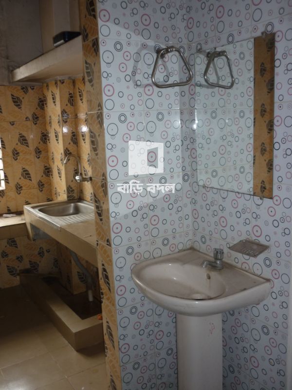 Flat rent in Dhaka মিরপুর ৬, মিরপুর ৬ নং বাজারের পূর্বপার্শে।