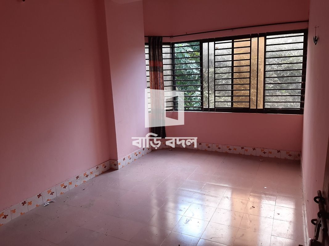 Flat rent in Chattogram চট্রগ্রাম সদর, ষোলশহর মসজিদ এর একটু সামনে বামের গলি।
দুইনাম্বার গেইট থেকে আসতে পাঁচ মিনিট লাগবে।