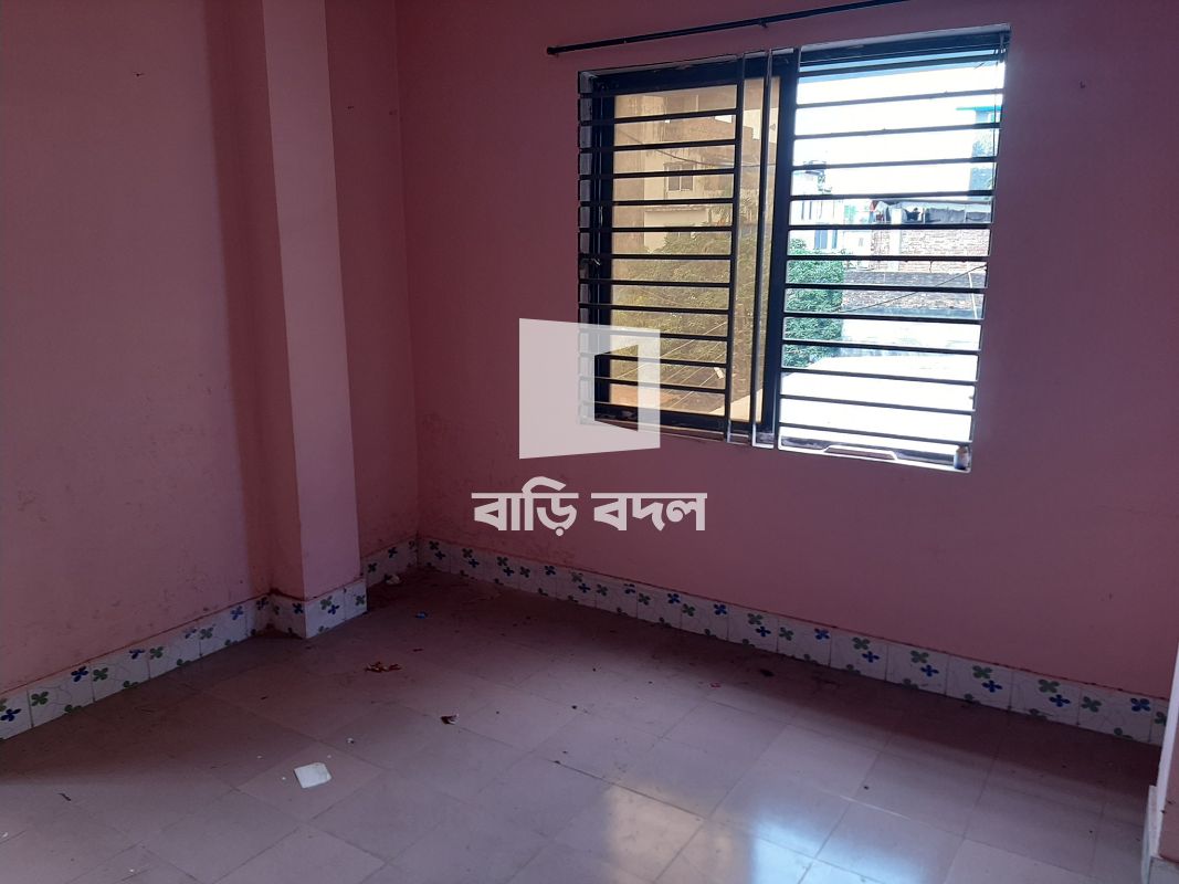 Flat rent in Chattogram চট্রগ্রাম সদর, ষোলশহর মসজিদ এর একটু সামনে বামের গলি।
দুইনাম্বার গেইট থেকে আসতে পাঁচ মিনিট লাগবে।