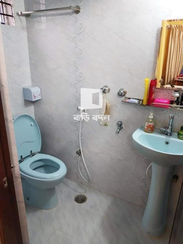 Sublet rent in Dhaka মিরপুর, লালকুঠি বাজার, মিরপুর মাজার রোড, ঢাকা।