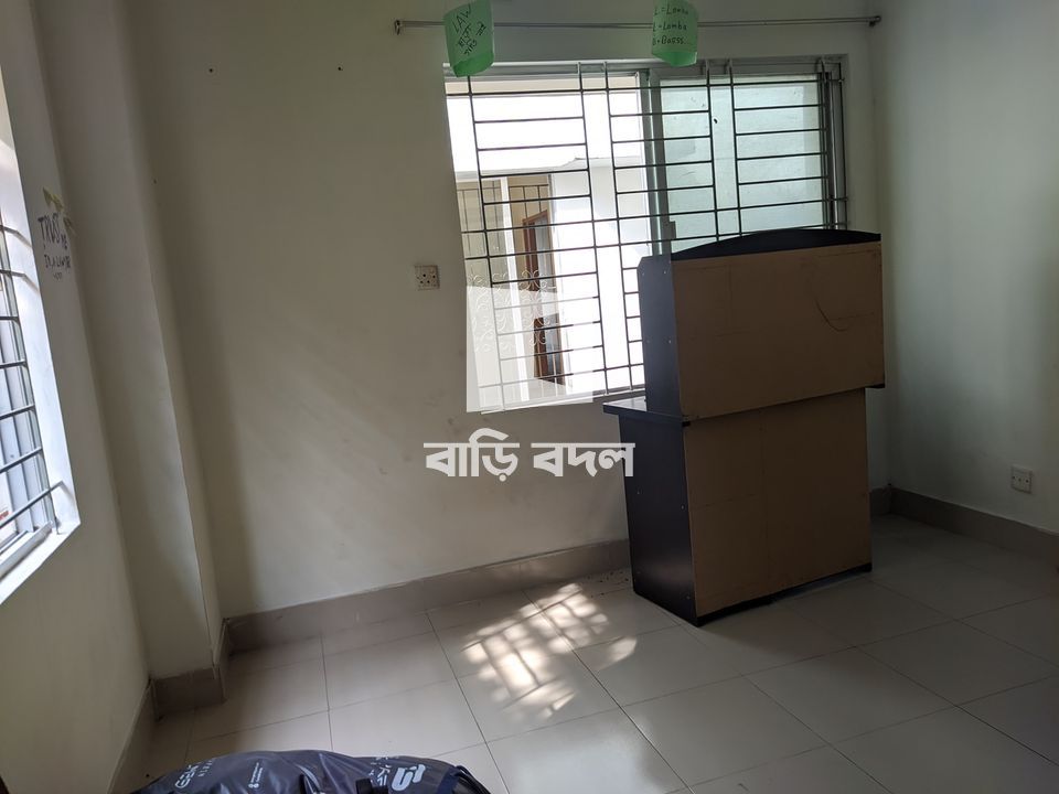 Seat rent in Dhaka বসুন্ধরা আবাসিক এলাকা, walking distance from nsu and iub 5mins..but Aiub er kase.300ft jawar main road a