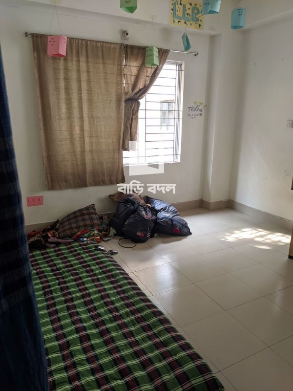 Seat rent in Dhaka বসুন্ধরা আবাসিক এলাকা, walking distance from nsu and iub 5mins..but Aiub er kase.300ft jawar main road a