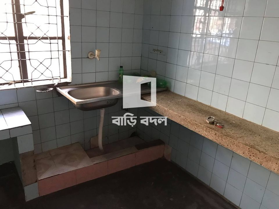 Flat rent in Dhaka উত্তরা, Housebuilding er পাশে জয়নাল মার্কেট সংলগ্ন খানপারায়