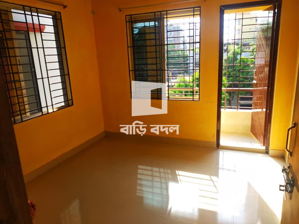 Sublet rent in Dhaka মিরপুর, লালকু‌ঠি বাজার, মিরপুর মাজার রোড, ঢাকা।