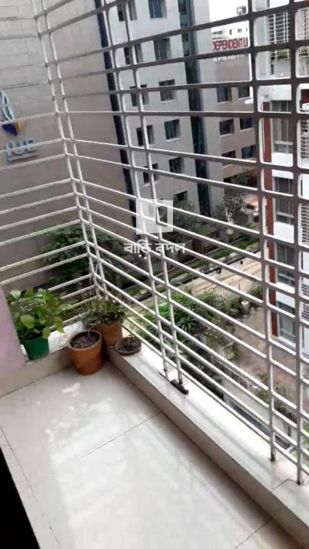 Sublet rent in Dhaka বসুন্ধরা আবাসিক এলাকা, IUB UNIVERSITY & 30secs walking distance from NSU