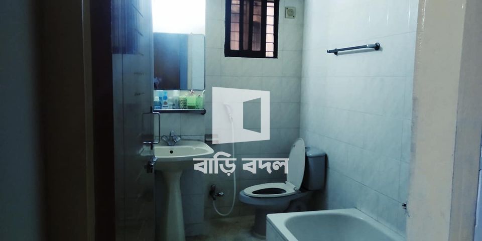 Seat rent in Dhaka মালিবাগ, মৌচাক/ফরচুন শপিংমল এর বিপরীত পাশে, কোন গলিতে যেতে হয় না মেইন রাস্তায়।