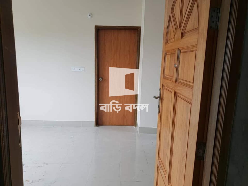 Flat rent in Dhaka রামপুরা, East Rampura, 330 GHO, right next to the main road and sonali bank. 