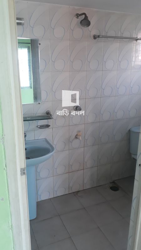 Flat rent in Dhaka মিরপুর, সনি সিনেমা হল থেকে ২ মিনিট এর দুরত্বে (Peri Pasta, Cheese Factory) ঠিক বিপরীত পাশে রাস্তার সাথে লাগোয়া ভবনের ৫ম তলায়