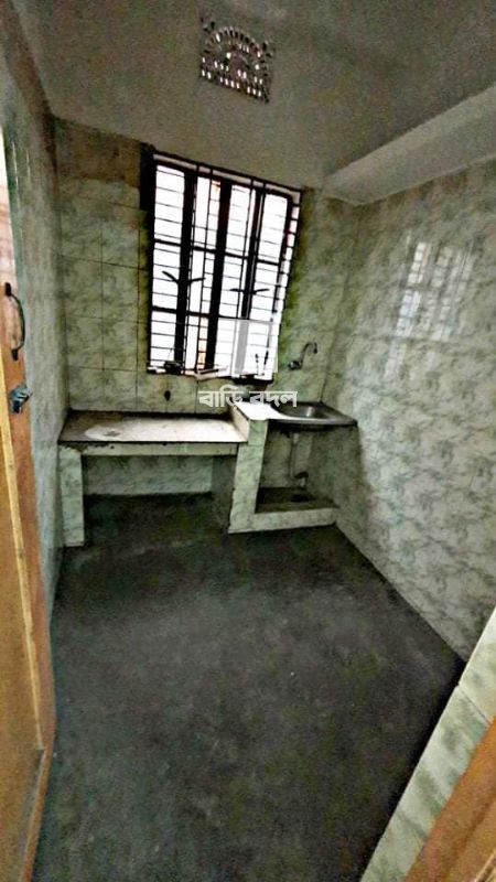 Flat rent in Dhaka পুরান ঢাকা, পুরান ঢাকা,গেন্ডারিয়া,ধুপখোলা মাঠ,নামাপারা জামে মসজিদের ভিতরের গলি।