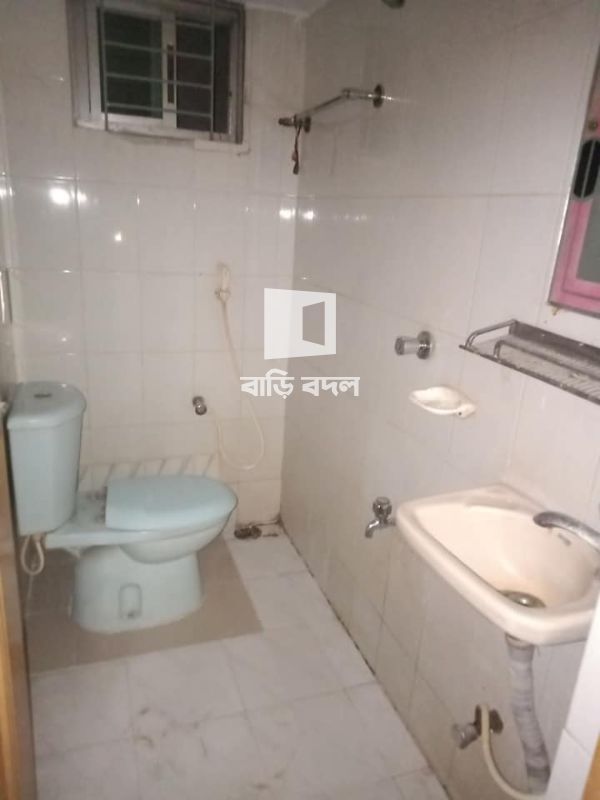 Sublet rent in Dhaka বনশ্রী, বনশ্রী J block মেরাদিয়া বাজার এর কাছে মেইন রোডের পাশে 6 তালায়