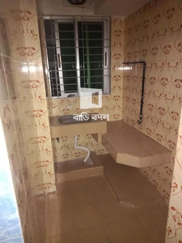 Sublet rent in Dhaka বনশ্রী, বনশ্রী J block মেরাদিয়া বাজার এর কাছে মেইন রোডের পাশে 6 তালায়