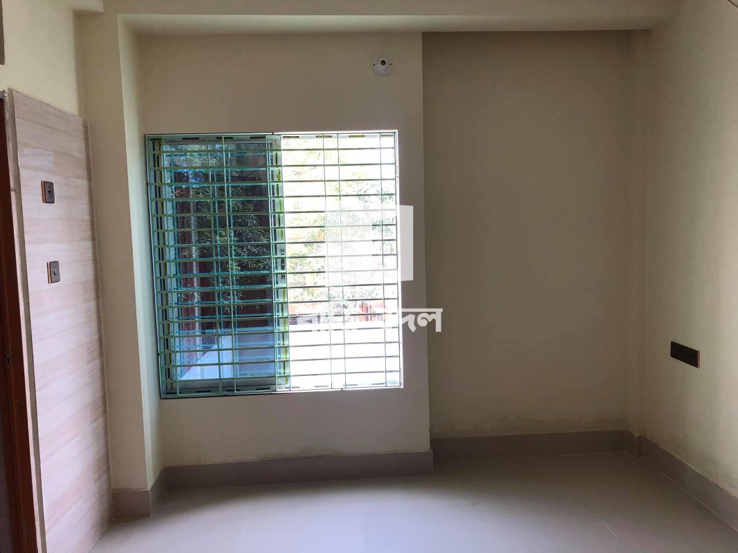Flat rent in Khulna , কাশেম নগর ২ নম্বর সড়ক | নিরালা, খুলনা | এসওএস শিশু পল্লীর পিছনে | ফ্ল্যাটের সামনে রাস্তা |