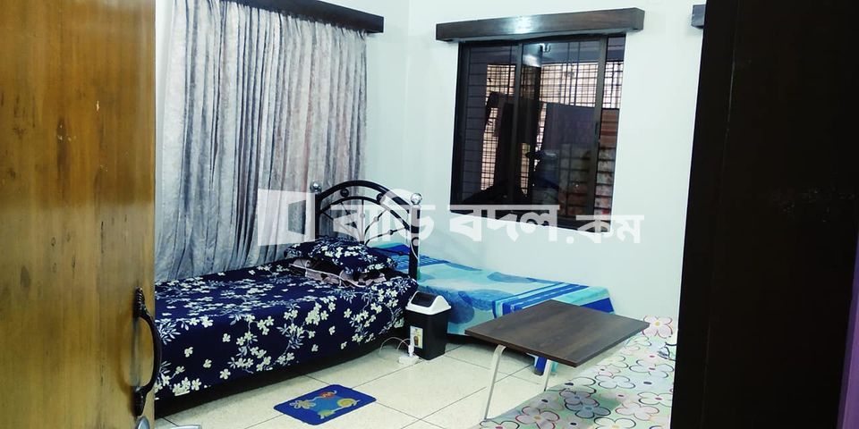 Seat rent in Dhaka মালিবাগ, মৌচাক/ফরচুন শপিংমল এর বিপরীত পাশে, কোন গলিতে যেতে হয় না মেইন রাস্তায়।