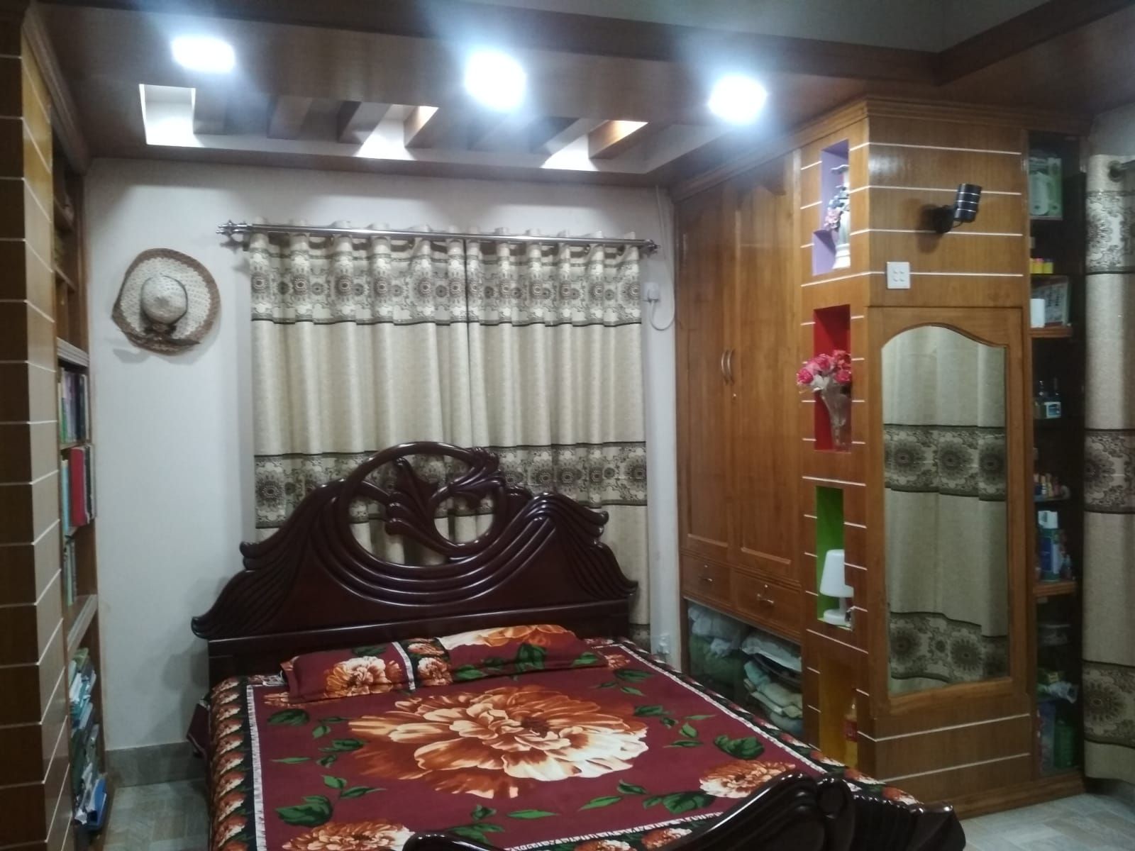 Flat rent in Badda | 3  bed(s) | Baribodol.com