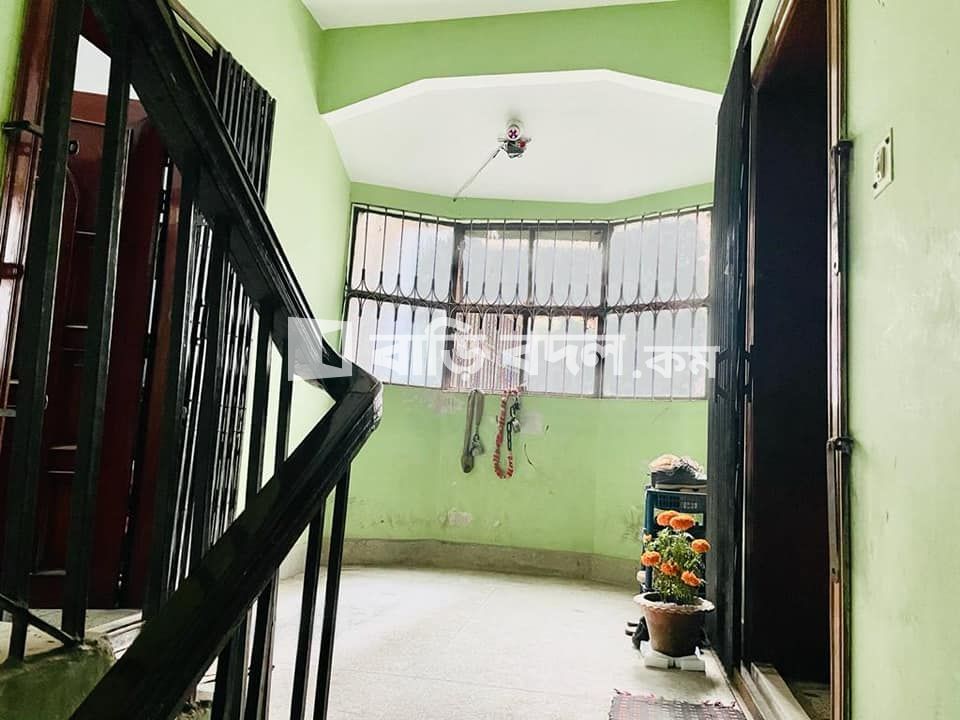 Sublet rent in Dhaka কলাবাগান, হাতিরপুল বাজারের পাশে, সেন্ট্রাল রোড ভুতের গলি বড় মসজিদের পাশে। কলাবাগান সংলগ্ন, ঢাকা।