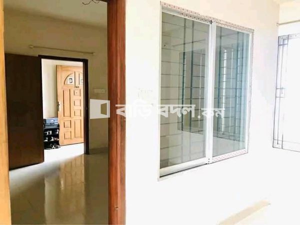 Flat rent in Dhaka মোহাম্মদপুর, মোহাম্মদপুরে নবদয় বাজার এর সাথেই