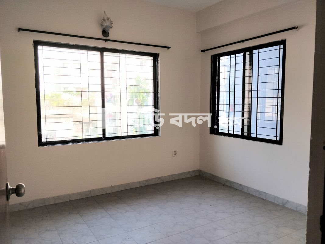 Flat rent in Dhaka নিউ এলিফ্যান্ট রোড, নিউ এলিফেন্ট রোড ইস্টার্ন মল্লিকা থেকে 5 মিনিট হাঁটতে হয়। এলিফ্যান্ট রোডের সাথে সংযুক্ত রোডে অবস্থিত।