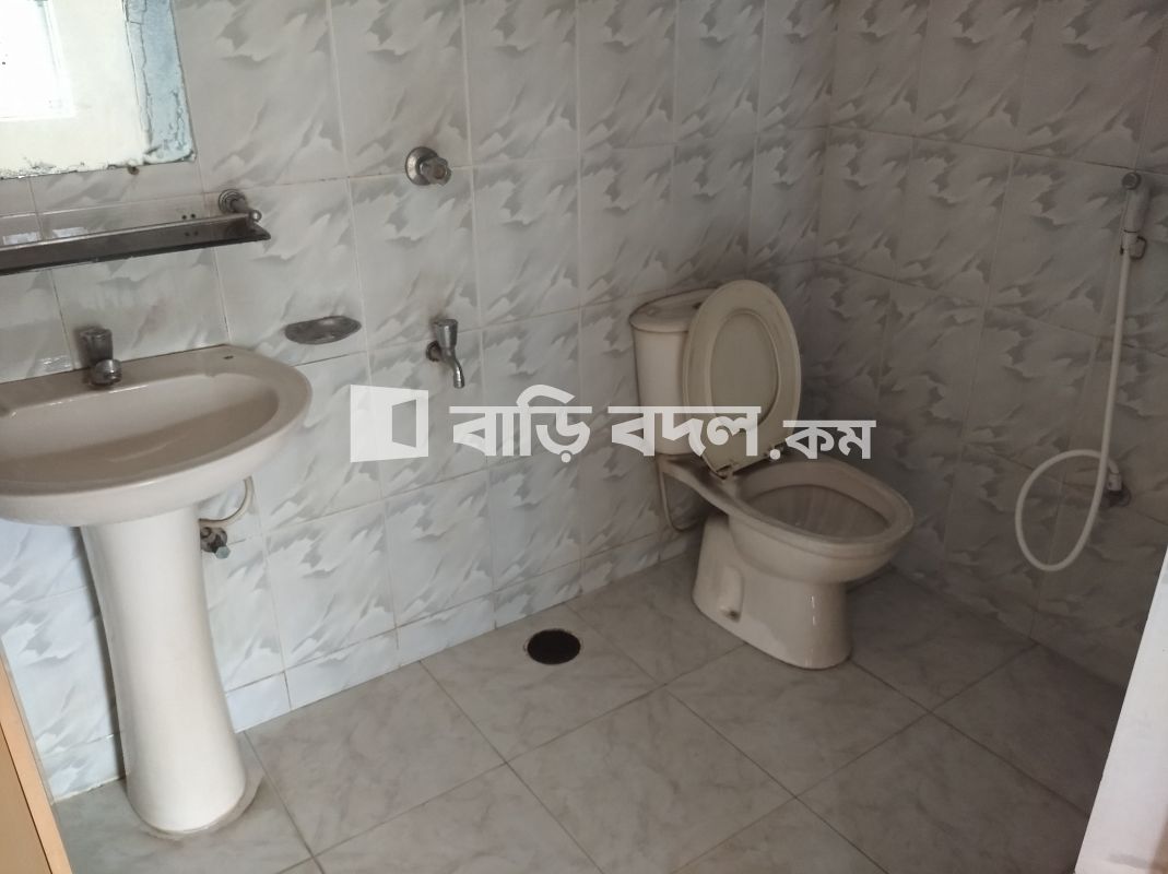 Flat rent in Dhaka উত্তরা, উওরা ১২ নম্বর সেক্টর
ফ্লোর নাম্বারঃ ২য় তলা(দক্ষিণ দিকে)