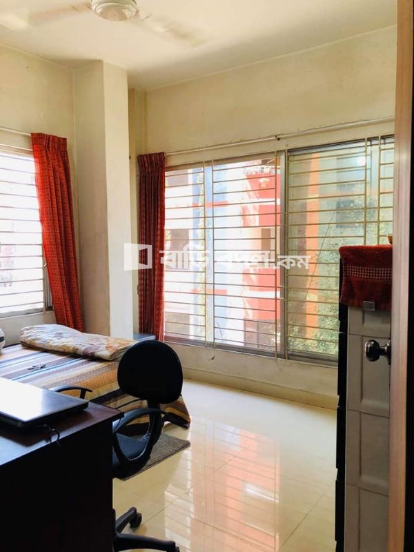 ফ্ল্যাট ভাড়া: Block- F, Road- 8 (IFIC Bank road) | ২ টি বেড রুম | বসুন্ধরা আবাসিক এলাকা | Baribodol.com