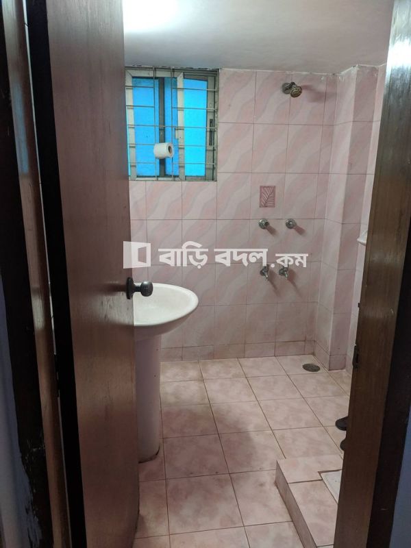 Flat rent in Dhaka উত্তরা, ৩ নম্বর সেক্টর, রাজলক্ষ্মী মার্কেটের ঠিক পিছনে