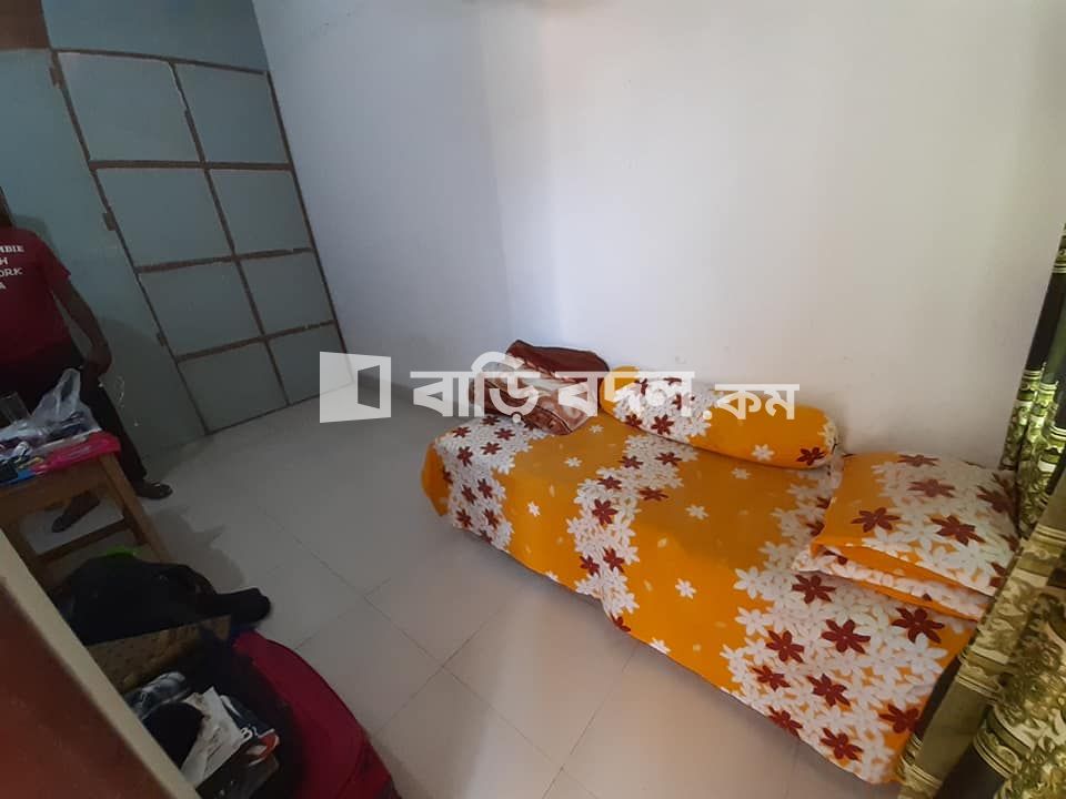 Flat rent in Dhaka মোহাম্মদপুর, শেখেরটেক ৮ নং রোড বাজার সংলগ্ন,মোহাম্মদপুর।