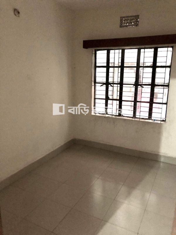 Flat rent in Dhaka ধানমন্ডি, Tali Office road. Main road er upor.
24/7 get excess