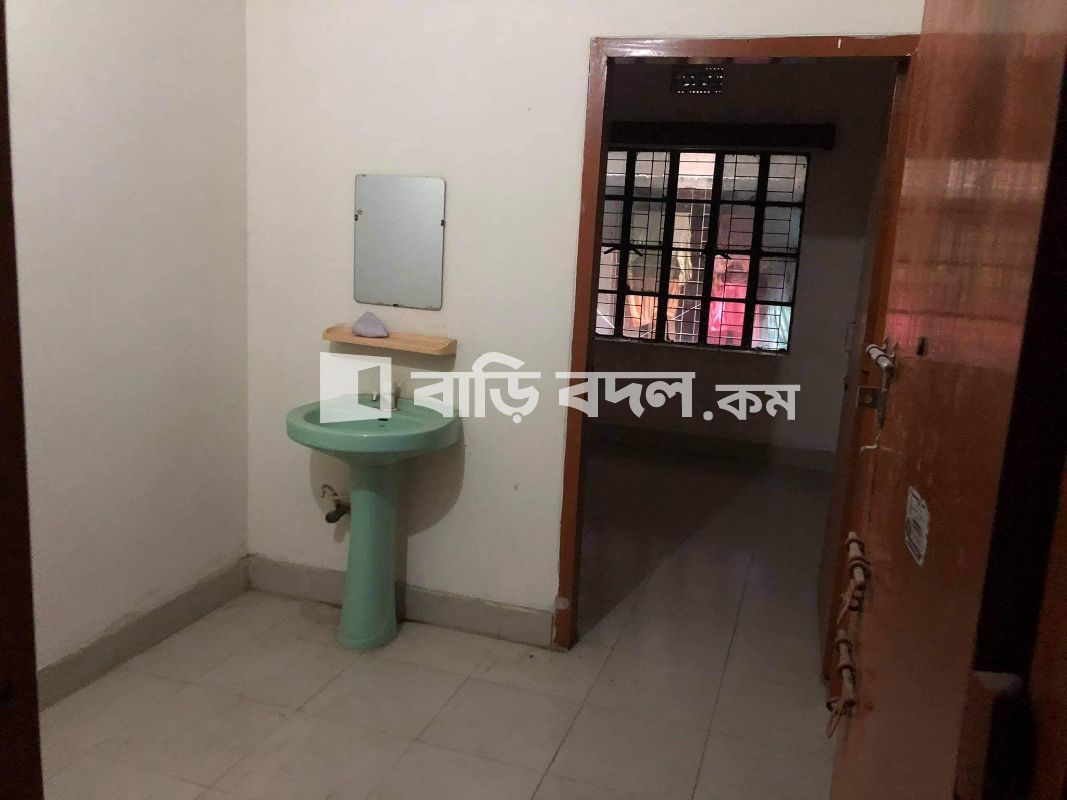 Flat rent in Dhaka ধানমন্ডি, Tali Office road. Main road er upor.
24/7 get excess
