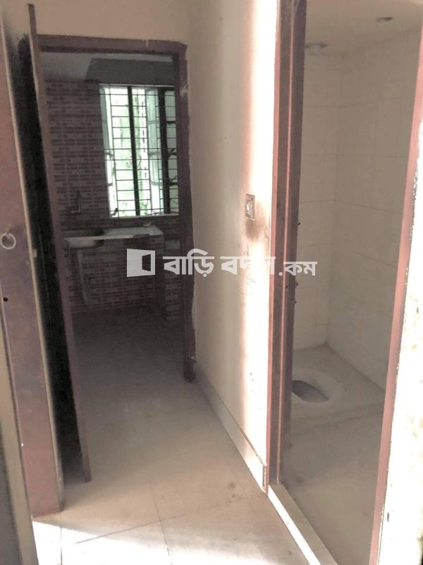 Flat rent in Dhaka ধানমন্ডি, Tali Office road. Main road er upor.
24/7 get excess