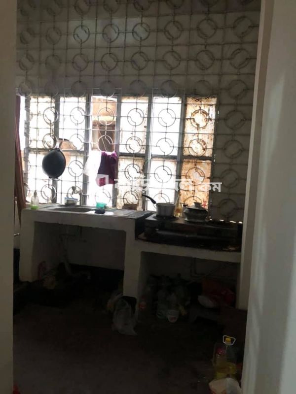 Flat rent in Dhaka মোহাম্মদপুর, জাকির হোসেন রোড মাঠের পাশের গলি, টাওনহল বাজার থেকে ১মিনিটের দুরত্ব (মাদার্স কিচেন রেস্টুরেন্ট এর গলি)
