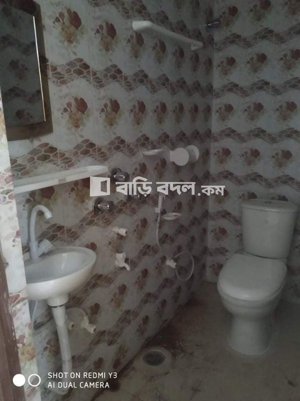 Flat rent in Khulna খুলনা সদর, দক্ষিণ পশ্চিমে বড় রাস্তা ৪ তলার ৩ তলায়।