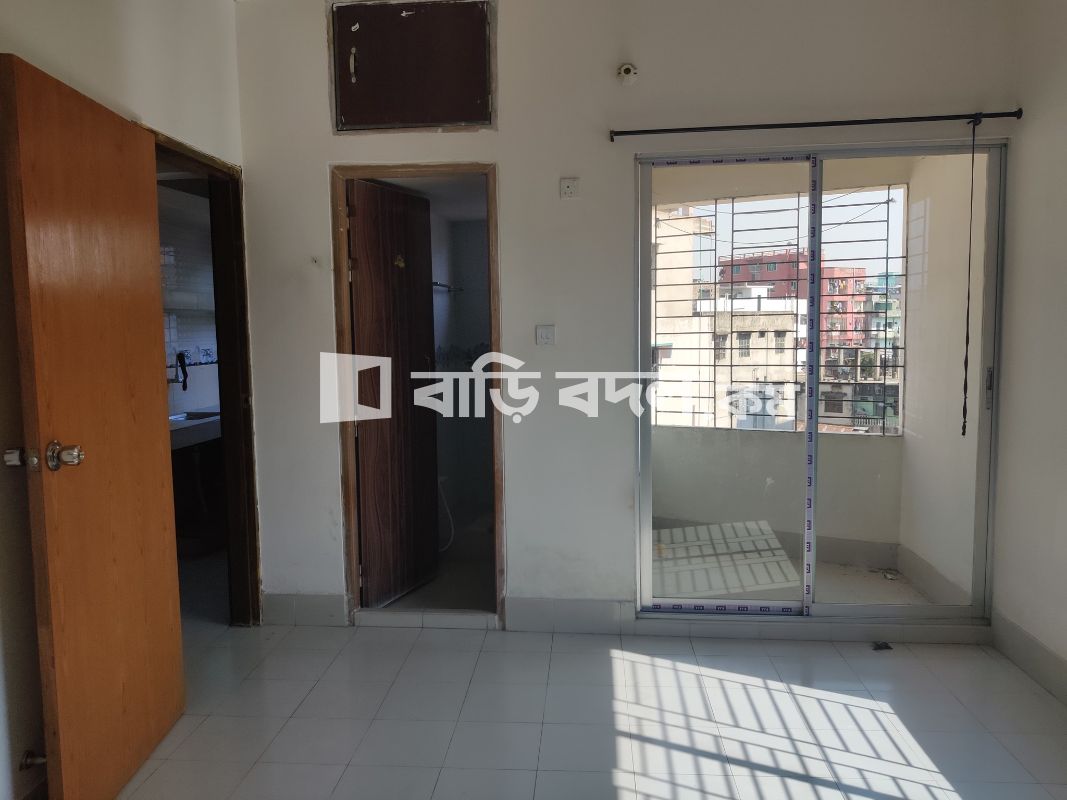Flat rent in Dhaka রামপুরা, রামপুরা ওয়াপদা পাওয়ার হাউজ সংলগ্ন বাইতুল আমান জামে মসজিদের ঠিক পাশের ভবন।