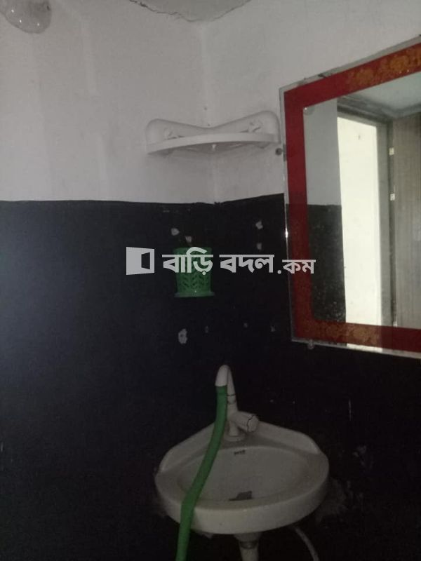 Flat rent in Dhaka যাত্রাবাড়ি, শনির আখড়া জিয়া সরণি রোড জাপানি বাজার পি এন পি স্কুলের শেষ মাথায়