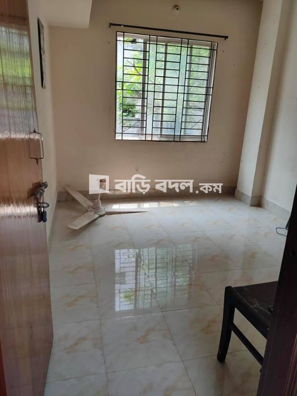 Flat rent in Dhaka রায়েরবাজার, সরাই জাফরাবাদ, রায়েরবাজার। (দুর্গা মন্দির গলির ঢালে/শেষে)