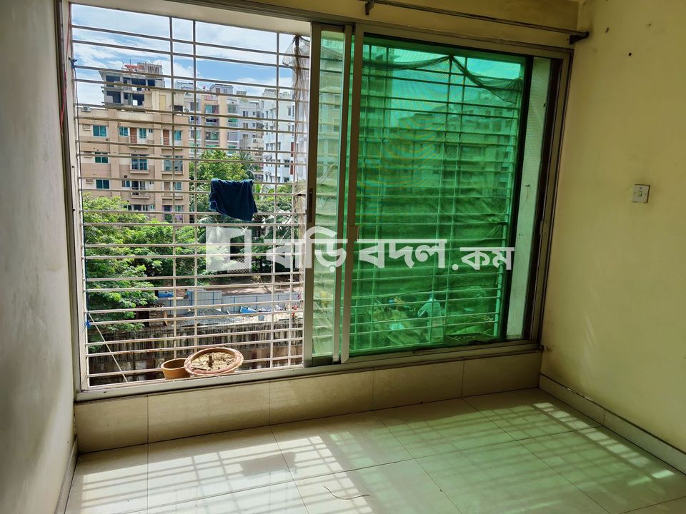 Flat rent in Dhaka বসুন্ধরা আবাসিক এলাকা, Block C VIP Main Road Beside Ebenezer School.
