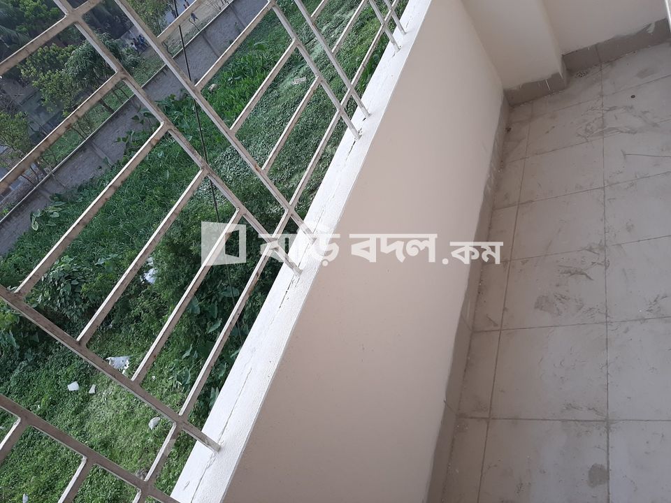 Flat rent in Dhaka বসুন্ধরা আবাসিক এলাকা, Block: C, Road: 9. One min walking distance from NSU and IUB.