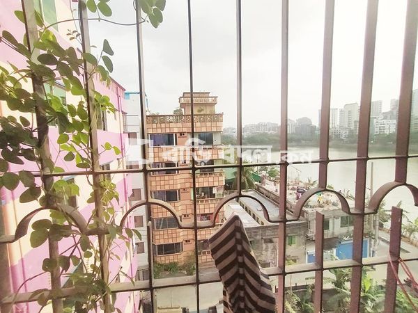 Seat rent in Dhaka গুলশান, গুদারাঘাট রোড ৯, গুলশান ১ পায়ে হেটে ১০ মিনিট।