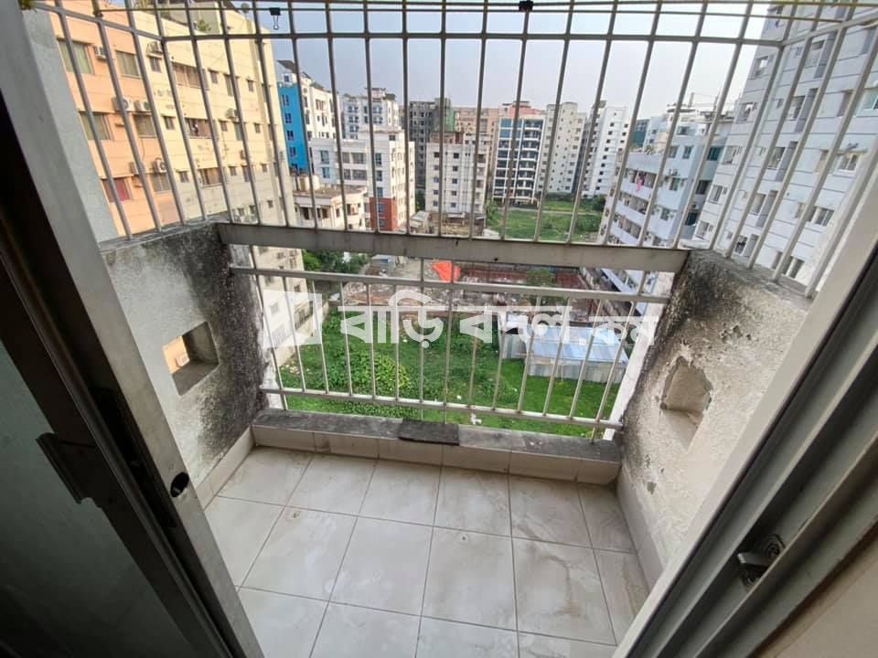 Flat rent in 2-3 minutes walking distance from IUB/NSU/Ghatpar.
| 1 bed(s) | Bashundhara RA | Baribodol.com, Best property rental platform in Bangladesh