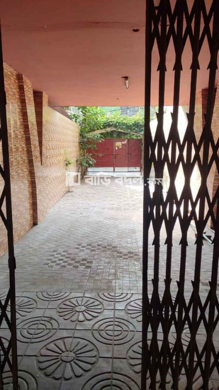 Seat rent in Dhaka শ্যামলী, শ্যামলী প্রিন্স বাজারের ঠিক পিছনে গোল্ডেন স্ট্রীট।