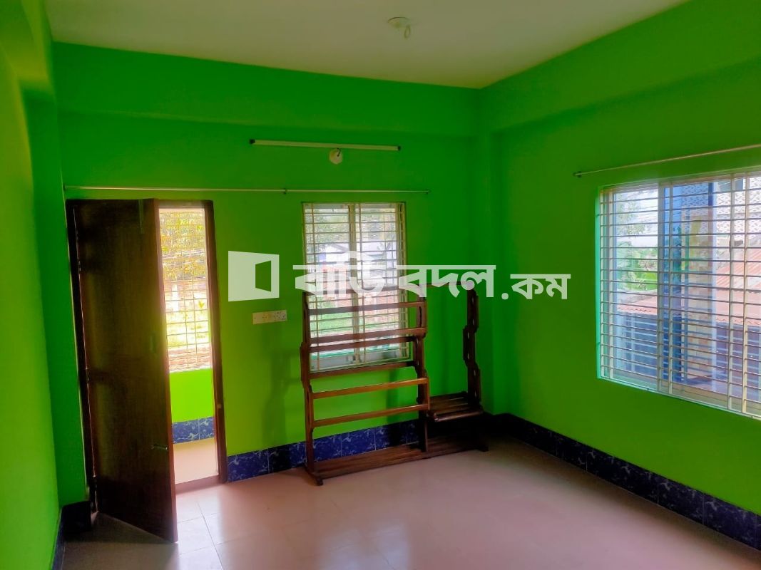 Flat rent in Khulna খুলনা সদর, মোহাম্মদ নগর, বিসমিল্লাহ সড়ক (সাচিবুনিয়া বিশ্বরোড মোড় থেকে গল্লামারি যেতে দুই মিনিটের পায়ে হাঁটা পথ)
মেন রোডের পাশে হওয়ায় সার্বক্ষণিক ইজিবাইকে যাতায়াতের সুবিধা। (গল্লামারি যেতে ইজিবাইক ভাড়া পাঁচ টাকা)
