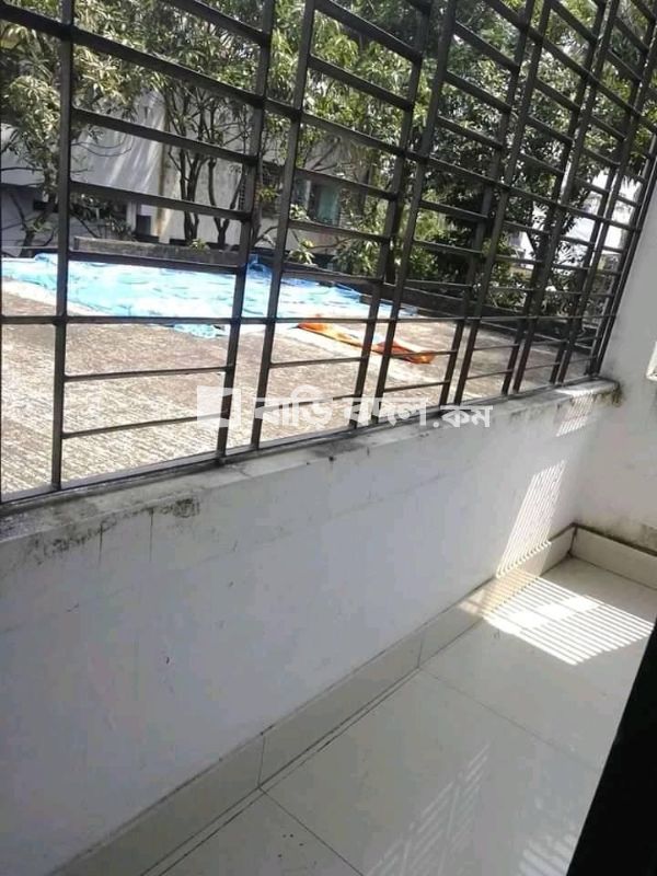 Flat rent in Khulna খুলনা সদর, টুটপাড়া জোড়াকল বাজার ( রেজা কমিশনার অফিস রেখে বাম হাত দিয়ে যে রাস্তা গেছে)।
