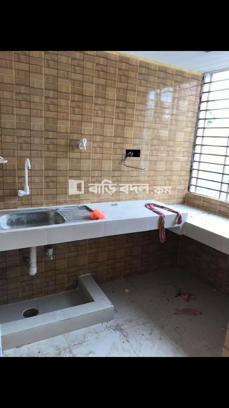 Flat rent in Khulna খুলনা সদর, gollamari raisa clinic er pechone.main road theke 2 miniter poth.