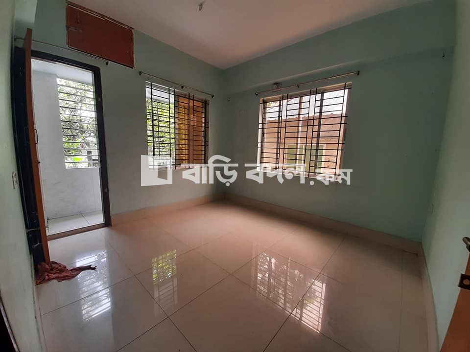 Flat rent in Cumilla কুমিল্লা আদর্শ সদর, রেইসকোর্স ( পলাশী গলি, কাঠের পুল থেকে পূর্ব দিকে রেইসকোর্স বড় রাস্তার পাশেই)