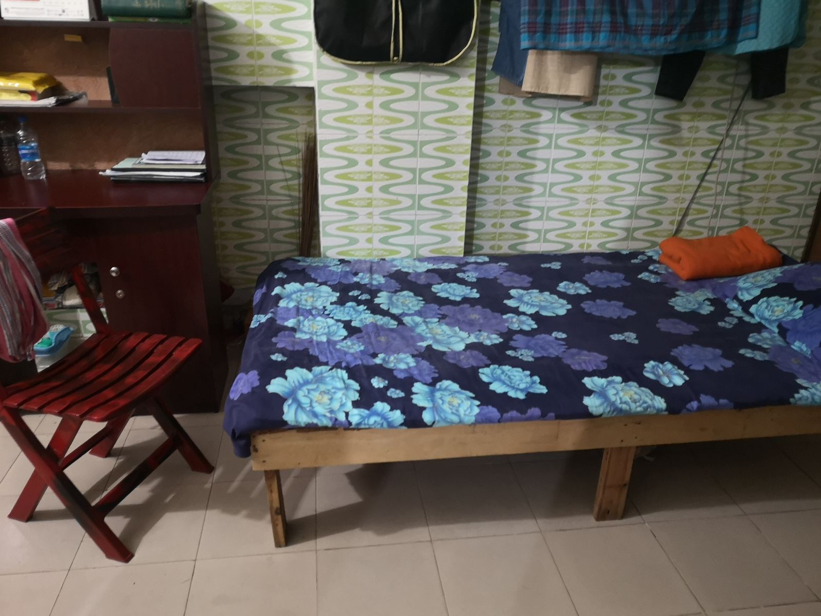 Seat rent in Flat # C1, 2nd Floor, Kha 67, Sahajadpur Shanty Society, South Baridhara, Gulshan, Dhaka 1212 | 2 bed(s) | Gulshan | Baribodol.com, Best property rental platform in Bangladesh
